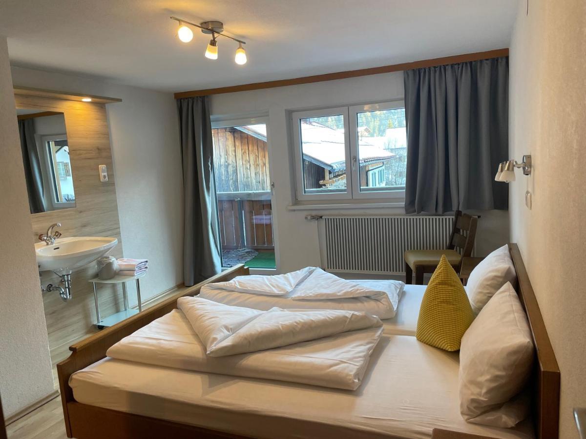 Ferienwohnungen Haus Bergflora Bach  Exteriör bild