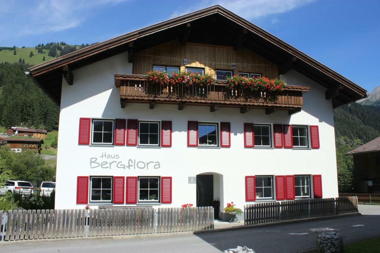 Ferienwohnungen Haus Bergflora Bach  Exteriör bild